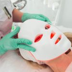Светодиодная терапия для лица – преимущества и побочные эффекты